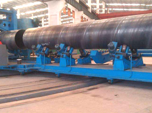 螺旋<a href=http://www.m.yikejingrui.cn target=_blank class=infotextkey>焊接鋼管</a>生產(chǎn)現(xiàn)場(chǎng)